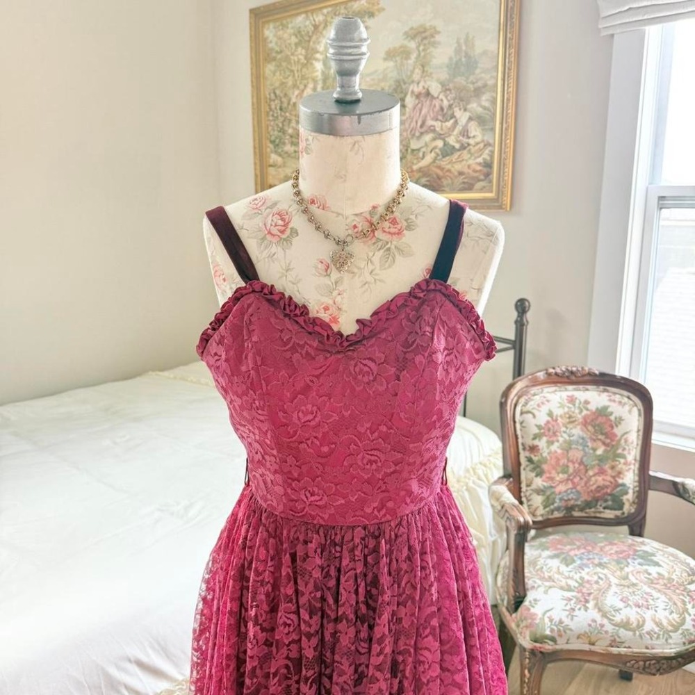 Burgundy lace gown dress Fancy Frocks size 5 magenta lace gown - Picture 2 of 6